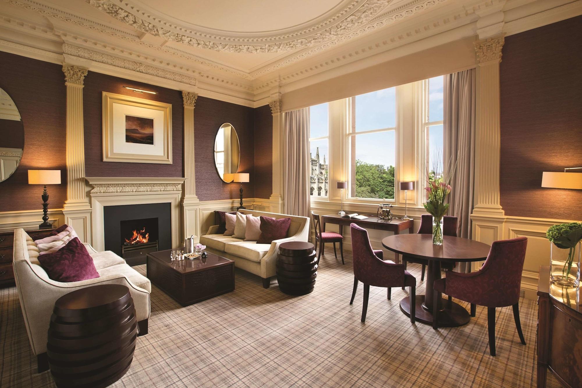 Doubletree By Hilton Hotel Акаба Екстериор снимка The Drawing Room at The Albany