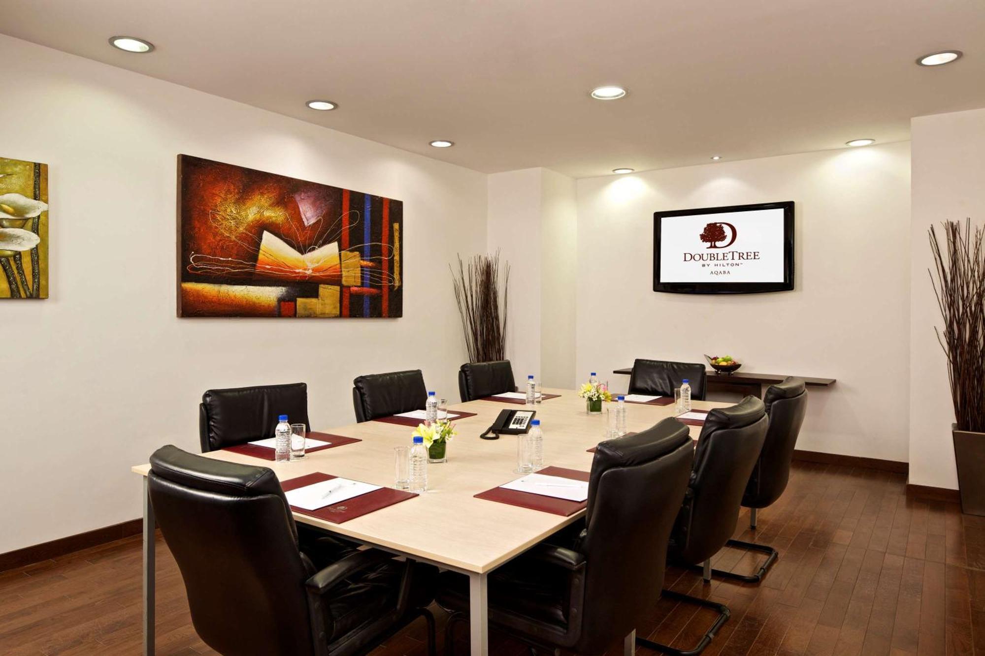 Doubletree By Hilton Hotel Акаба Екстериор снимка Meeting room