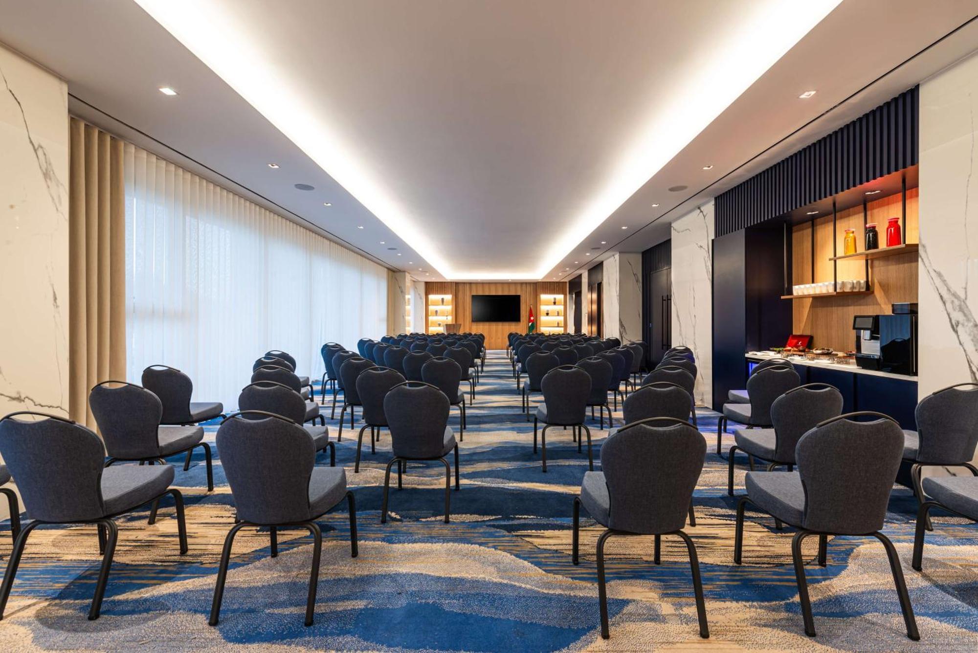 Doubletree By Hilton Hotel Акаба Екстериор снимка Meeting room