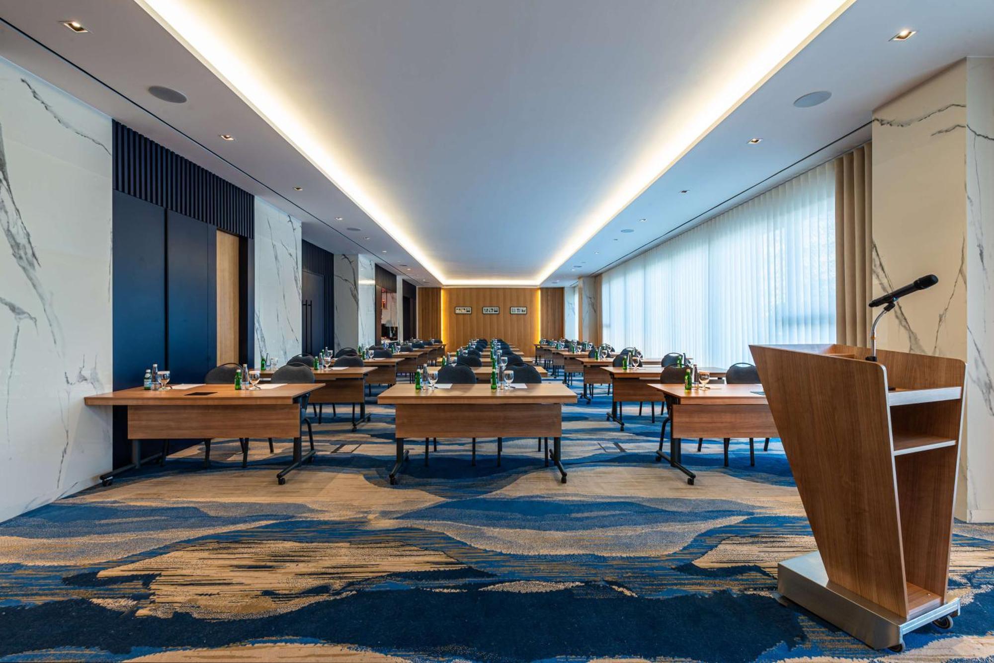 Doubletree By Hilton Hotel Акаба Екстериор снимка Meeting room