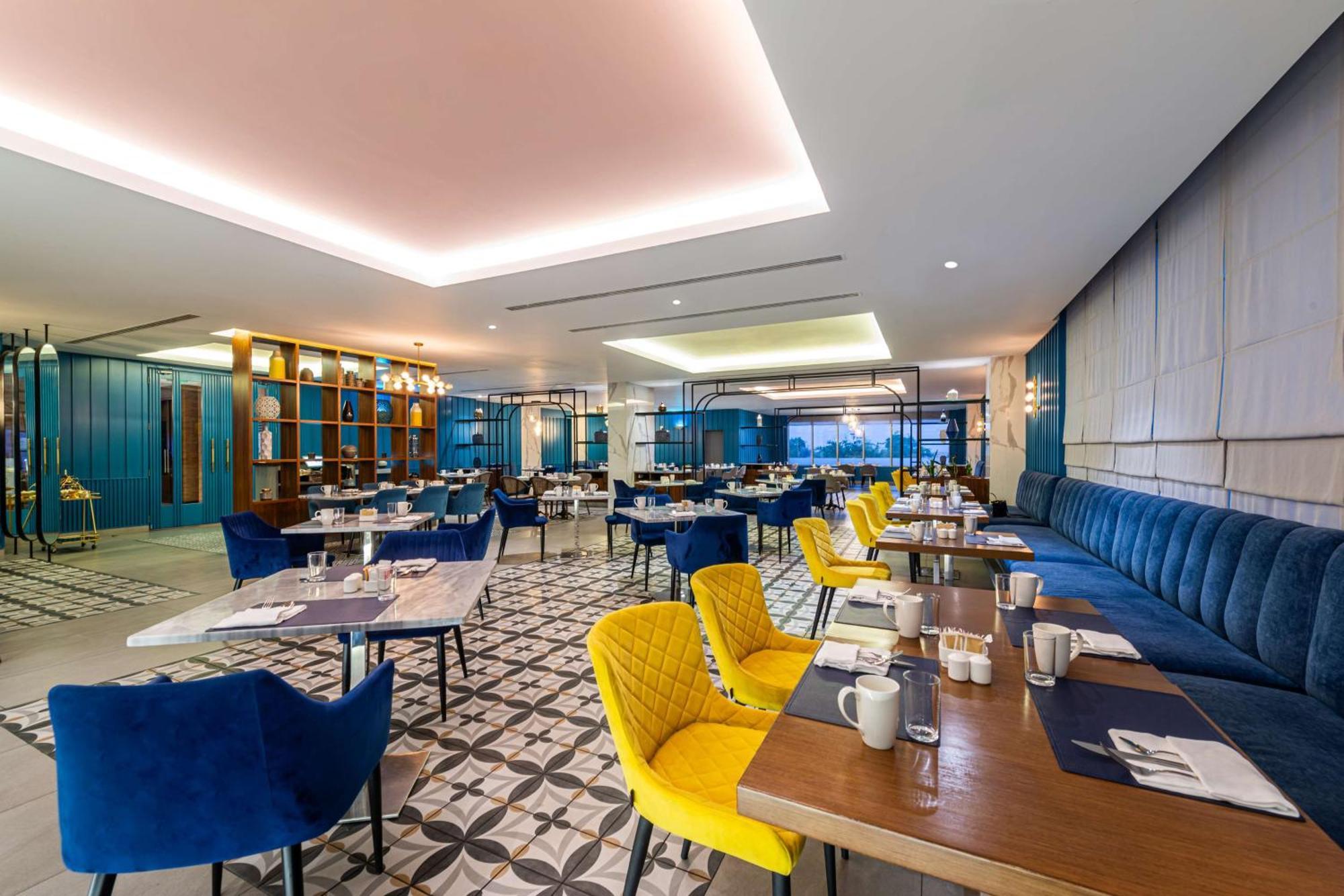 Doubletree By Hilton Hotel Акаба Екстериор снимка The restaurant