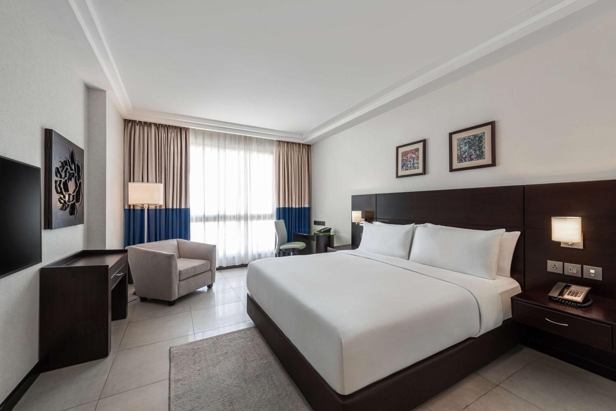 Doubletree By Hilton Hotel Акаба Екстериор снимка A room at the hotel