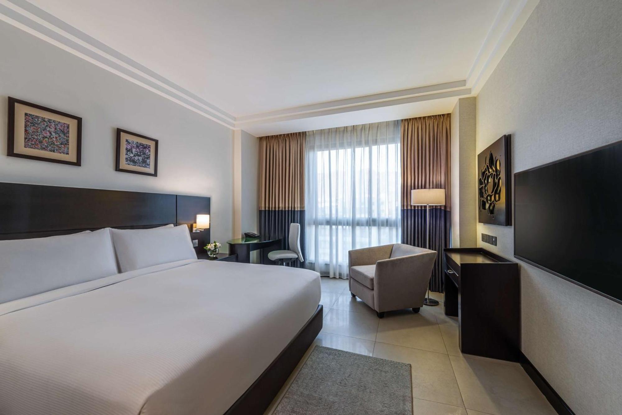 Doubletree By Hilton Hotel Акаба Екстериор снимка A room at the hotel