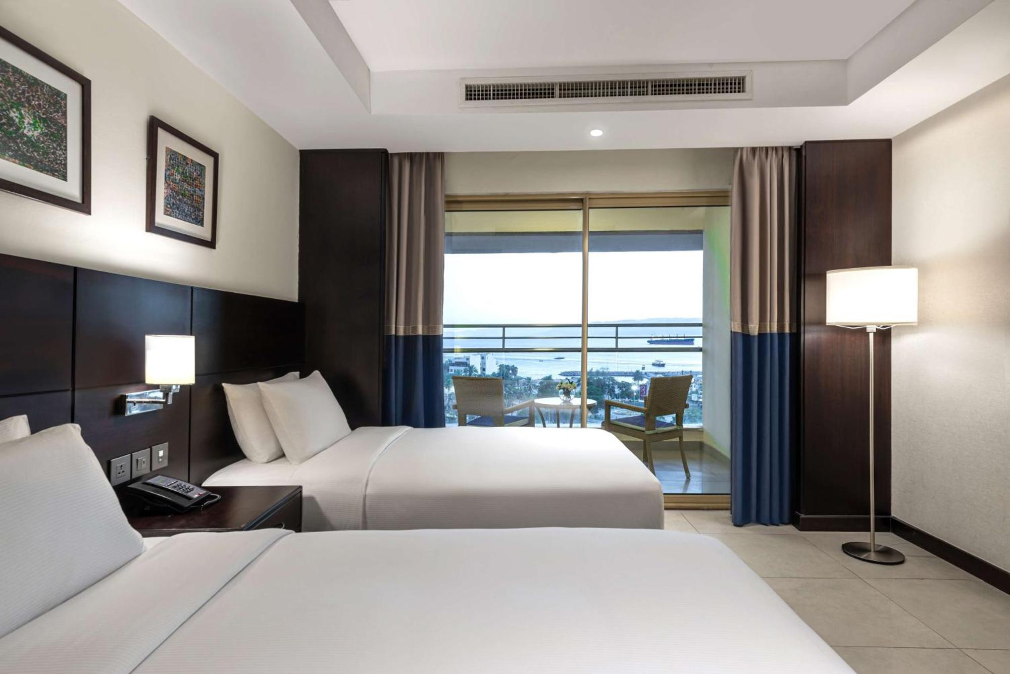 Doubletree By Hilton Hotel Акаба Екстериор снимка Deluxe Room